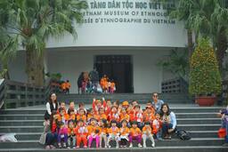 Thăm quan bảo tàng Dân tộc học