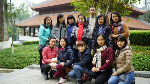Chi bộ Đảng dâng hương tại khu di tích K9