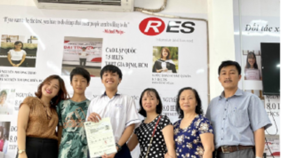 HỌC SINH THỊ TRẤN VĨNH AN (CÁCH TRUNG TÂM HƠN 40KM) ĐẠT 7.5 IELTS – TUYỂN THẲNG ĐẠI HỌC NGOẠI THƯƠNG NHỜ KHÓA HỌC ONLINE TẠI RES