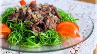 Đổi vị ngày hè bằng cách nộm rau muống thịt bò