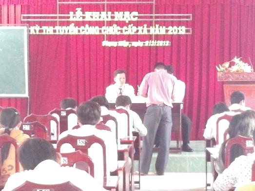 Tổ chức thi tuyển công chức cấp xã năm 2013